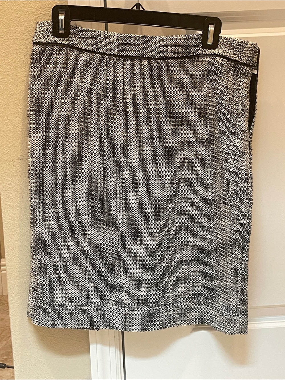 White House Black Market Black & White Tweed Pencil Skirt